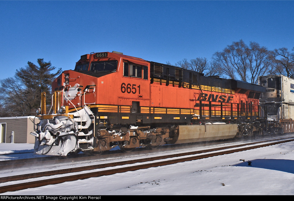 BNSF 6651 Pusher